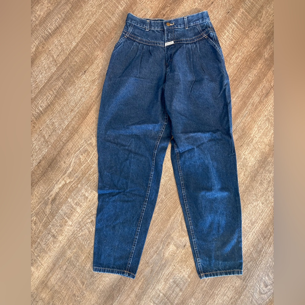 Blue Relaxed Jeans with Classic Stitching